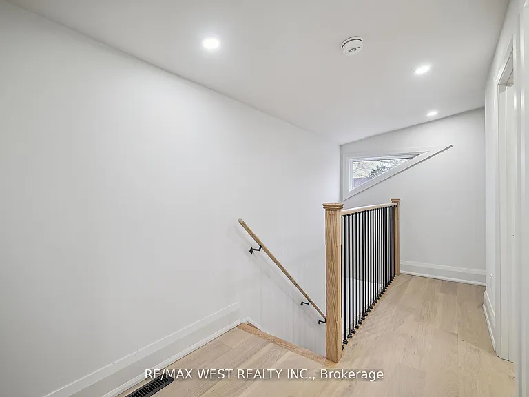 202 Perth Ave #5 — Photo 4