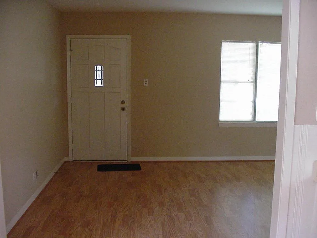 3 bed, 2.0 bath, 1568 sqft, $2,150 — Photo 3