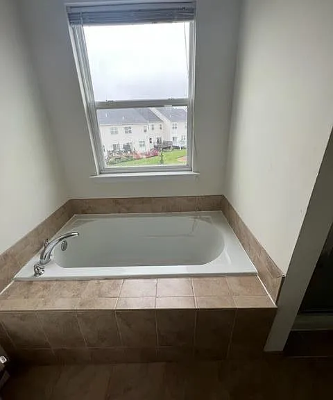 974 King Way — Photo 10