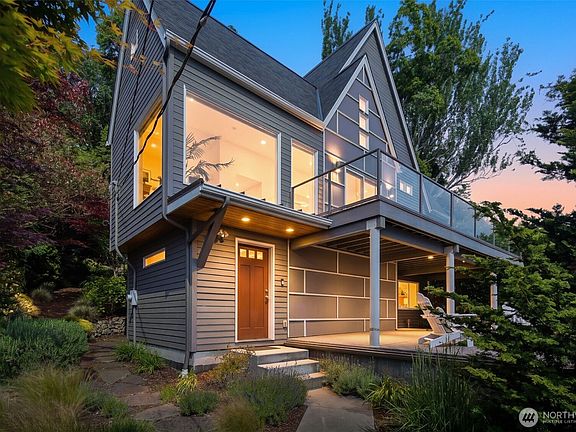 3rd image of 4622 57th Avenue SW