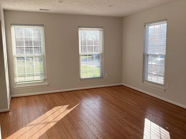 2401 W Rosecroft Village Cir — Photo 7