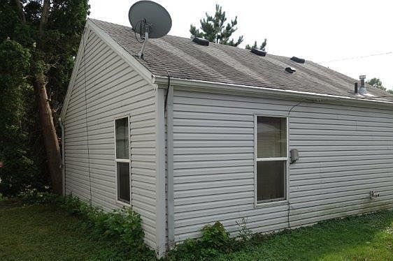 2nd image of 605 Elm St