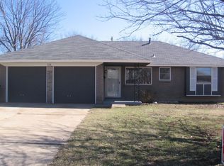 928 NW 14th St, Moore, OK 73160
