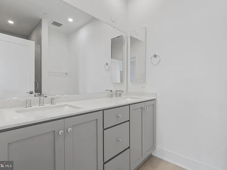 2038 Tysons Ridgeline Rd — Photo 32