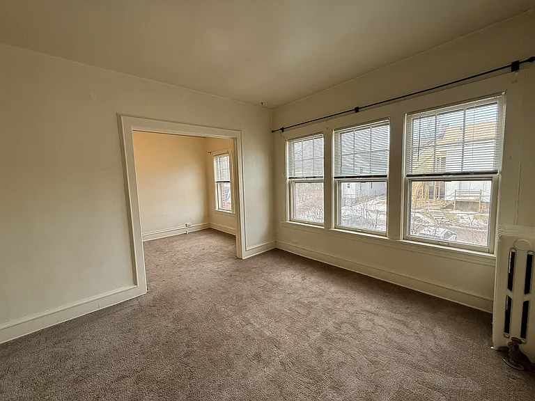 Devonshire Apartments — Photo 16