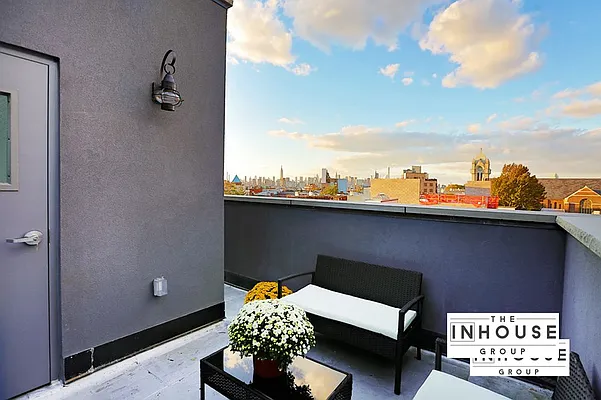 Sold by The In House Group | media 12