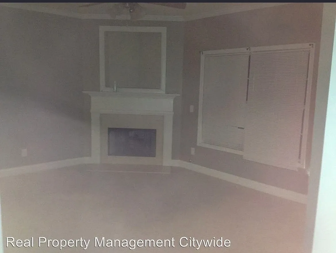 3 bed, 2.5 bath, 1955 sqft, $1,800 — Photo 2