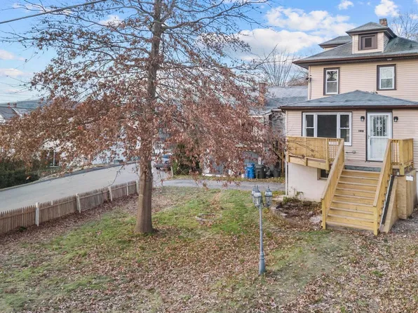105 Oakridge St #A, Norwich, CT 06360