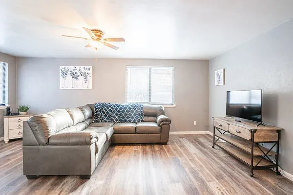 2 bed, 1.5 bath, 1000 sqft, $1,799 — Photo 1