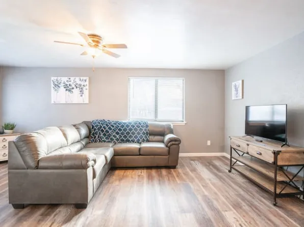 112 Wood Ct #3, East Peoria, IL 61611