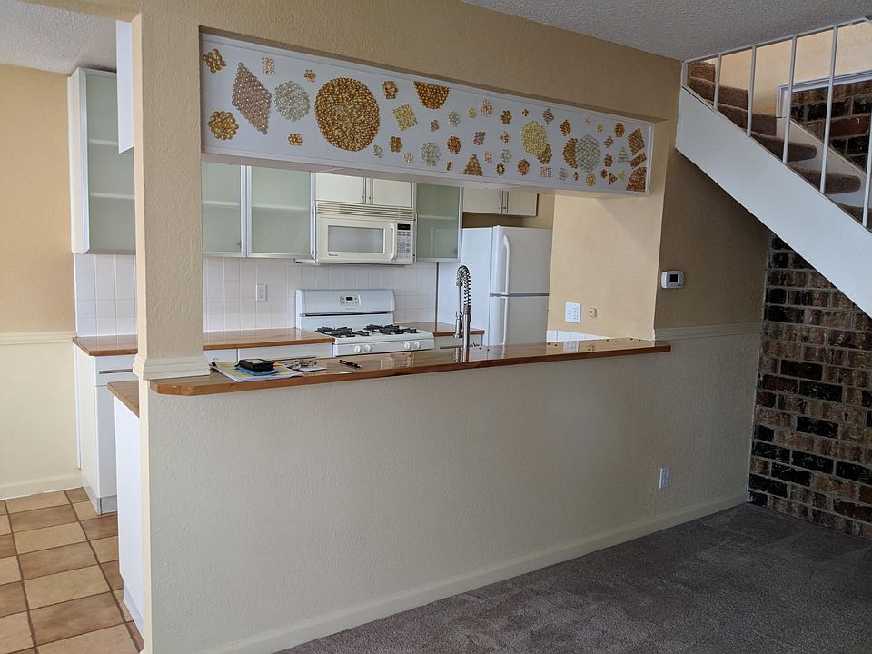 1st image of 3703 Park Dr APT 3
