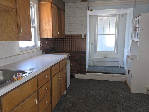 2nd image of 112 E Wendell St