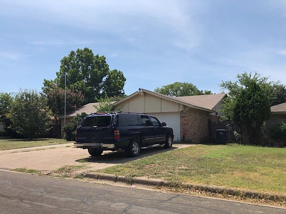 2nd image of 2817 S Meadow Dr