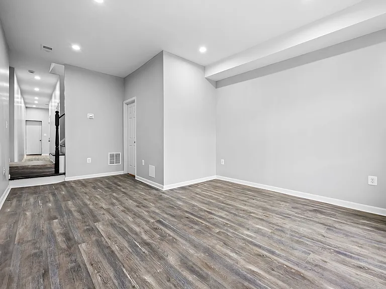 1918 E Lafayette Ave — Photo 4
