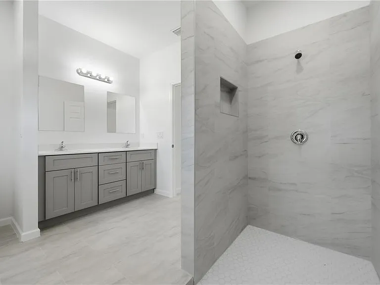 1018 Kent St E — Photo 15