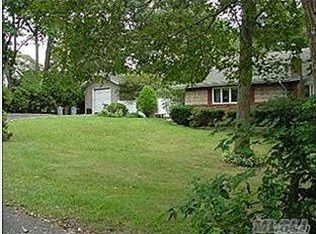 200 Uncas St, Ronkonkoma, NY 11779