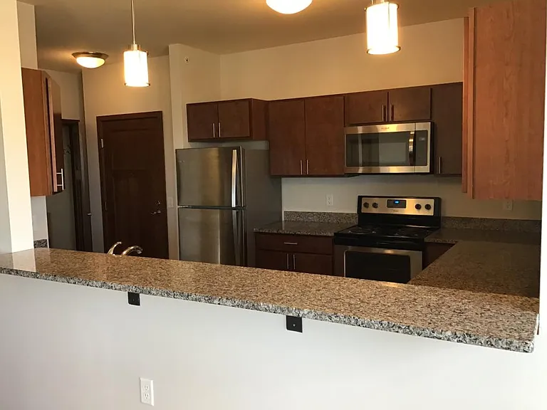 128 E Wisconsin St — Photo 3