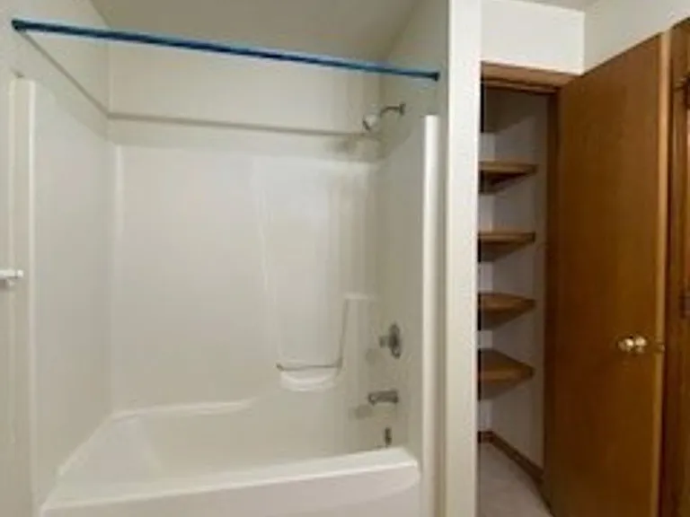 212 Stonewall Ct — Photo 12