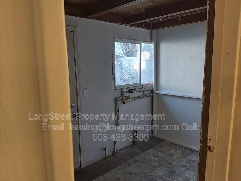 350 SE Lilly Ave #3 — Photo 11