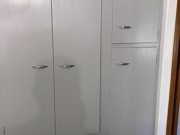 4th image of 222 E Elm Ave