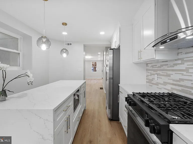 1203 Moore St — Photo 7