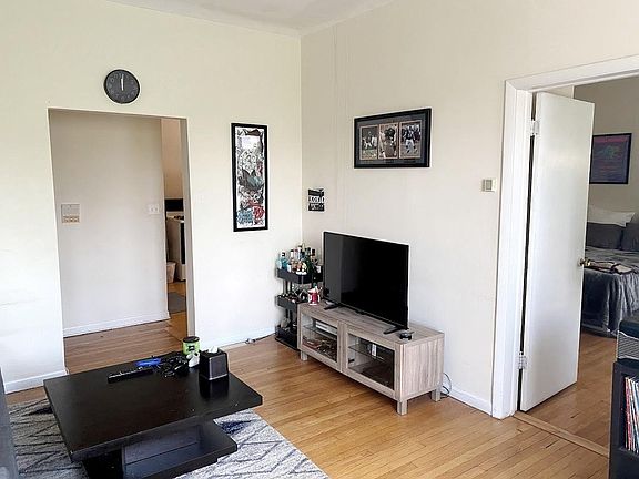 3rd image of 915-23 W Waveland Ave #923-3D