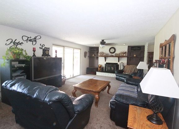 3rd image of 6851 Hubbard Dr
