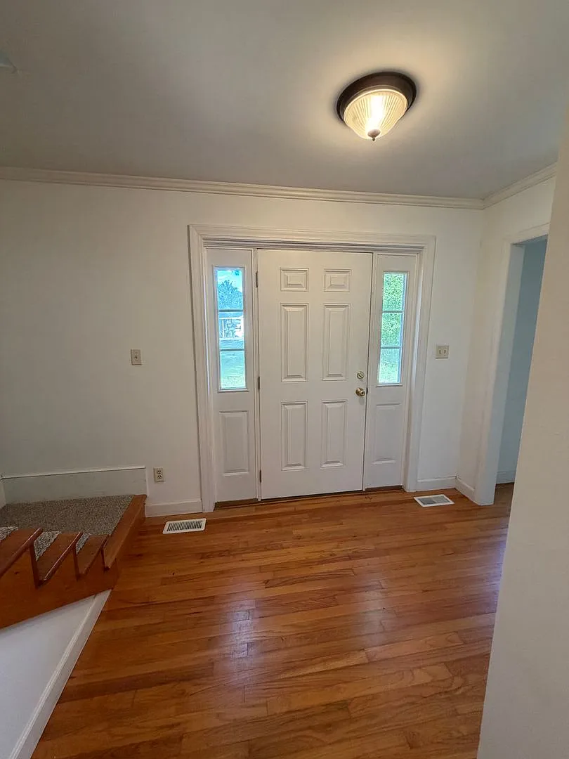 Large 3 bedroom 2.5 bathroom home — Photo 2