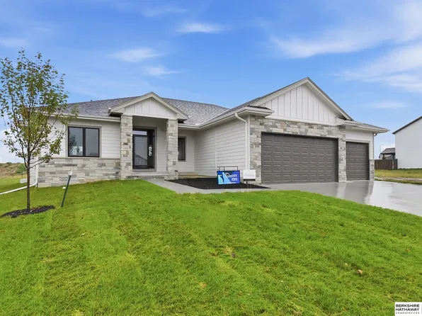 21218 Fowler St, Elkhorn, NE 68022