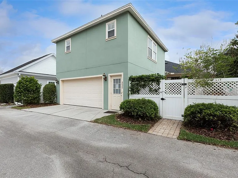 2020 Shaw Ln — Photo 1