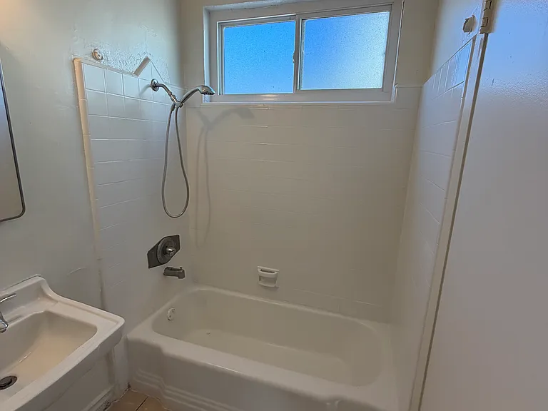 925 Carob Way #5 — Photo 7