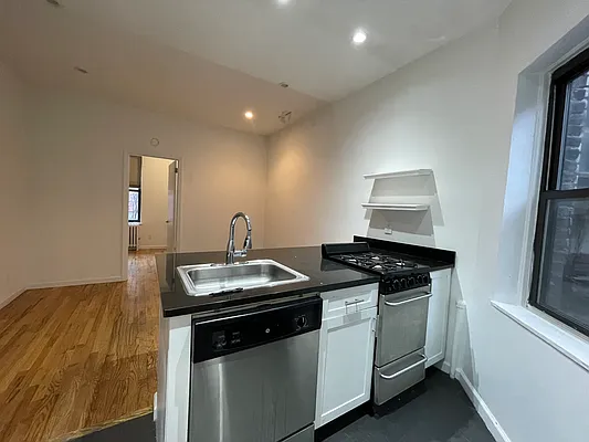 Rented by Bond New York | media 7