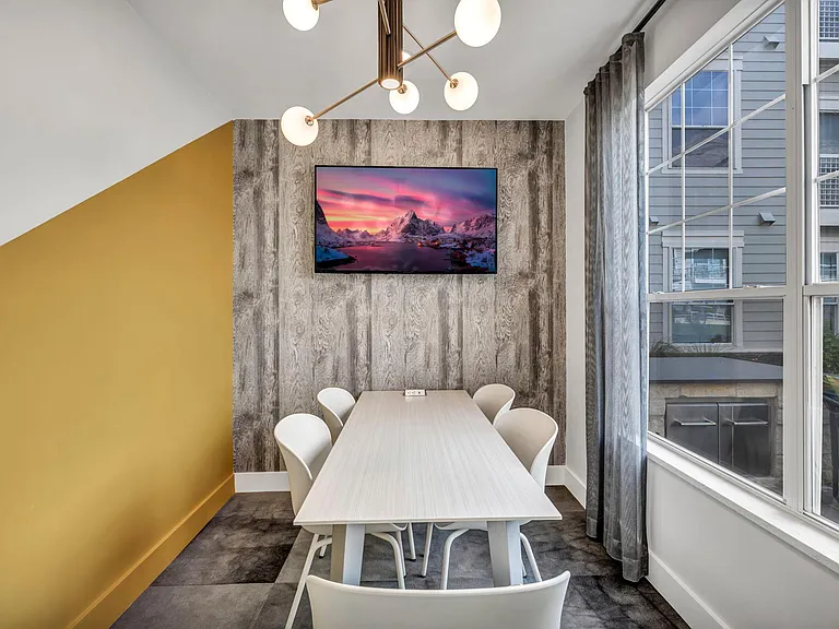 The Quarters Sterling House (Student Housing - Rent by the Bed) — Photo 19