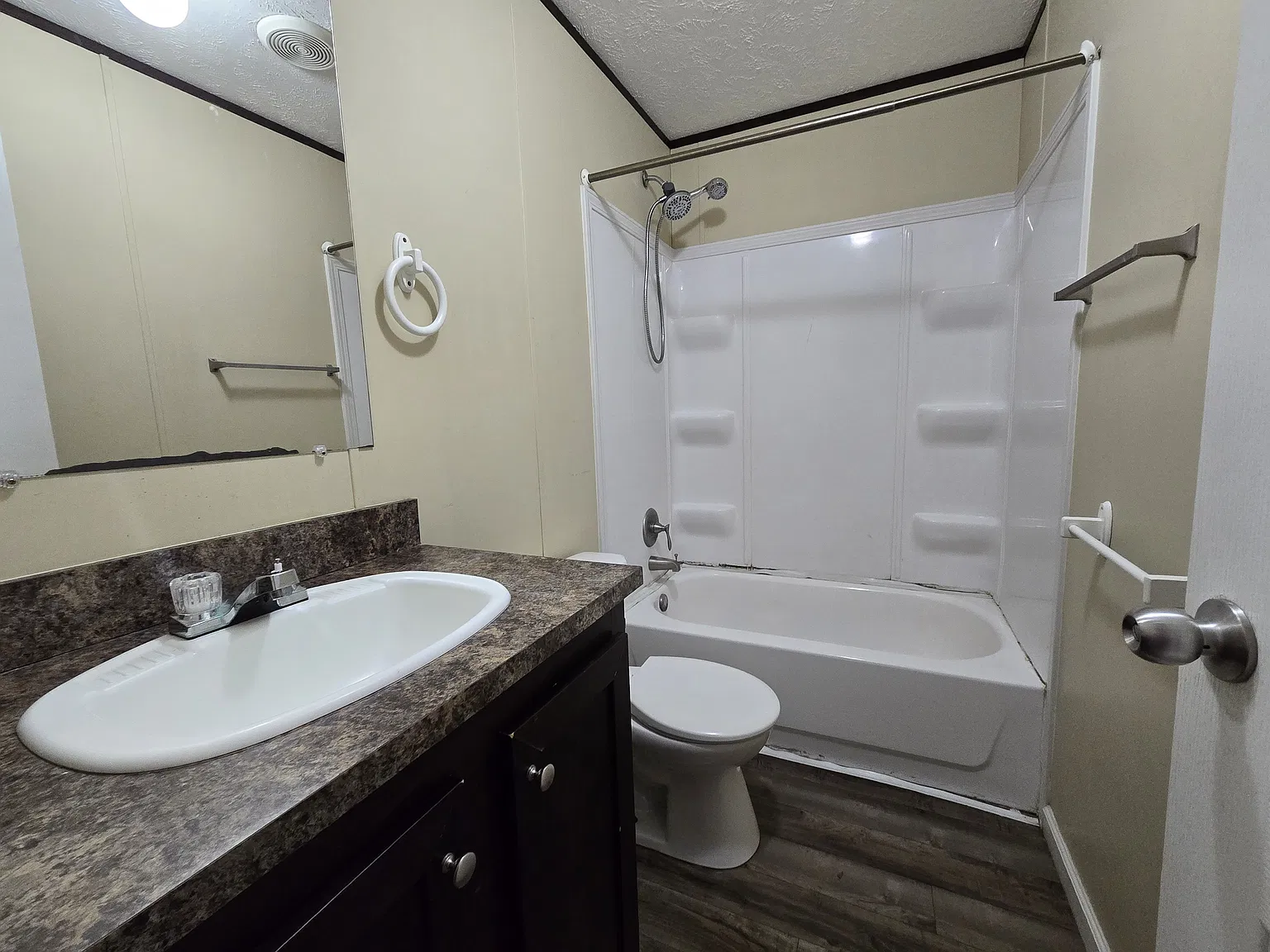 3 bed, 1216 sqft, $1,350 — Photo 4
