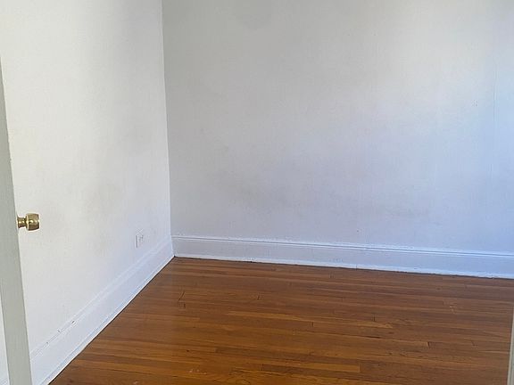 4th image of 2832 44th St APT 43