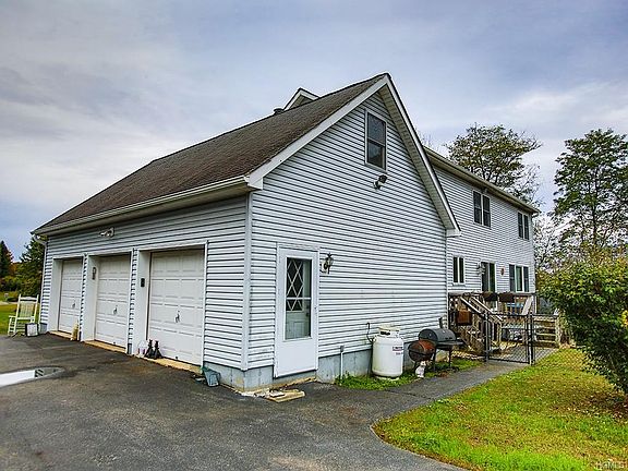 5th image of 44 Rolling Meadow Ct