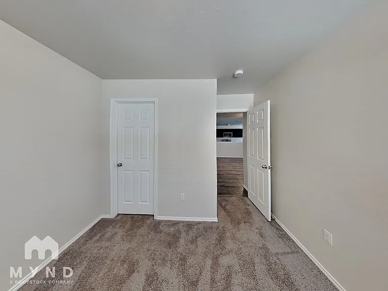1921 Hannah Ln — Photo 17