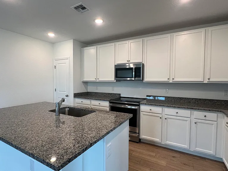 1782 SW Bayshore Blvd — Photo 24