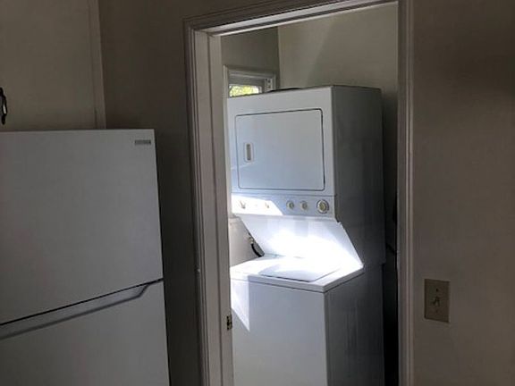 5th image of 323 W Alameda Ave