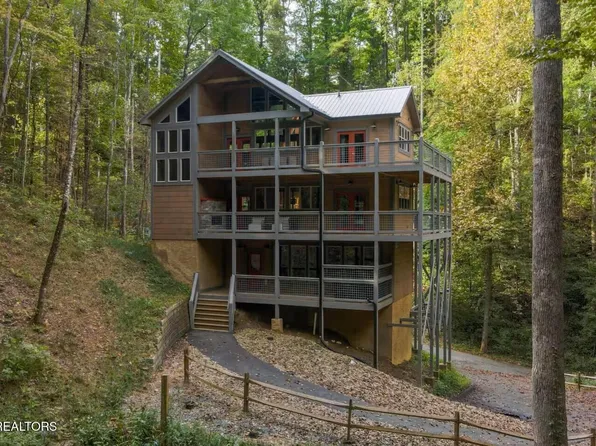 5175 Riversong Way, Sevierville, TN 37876