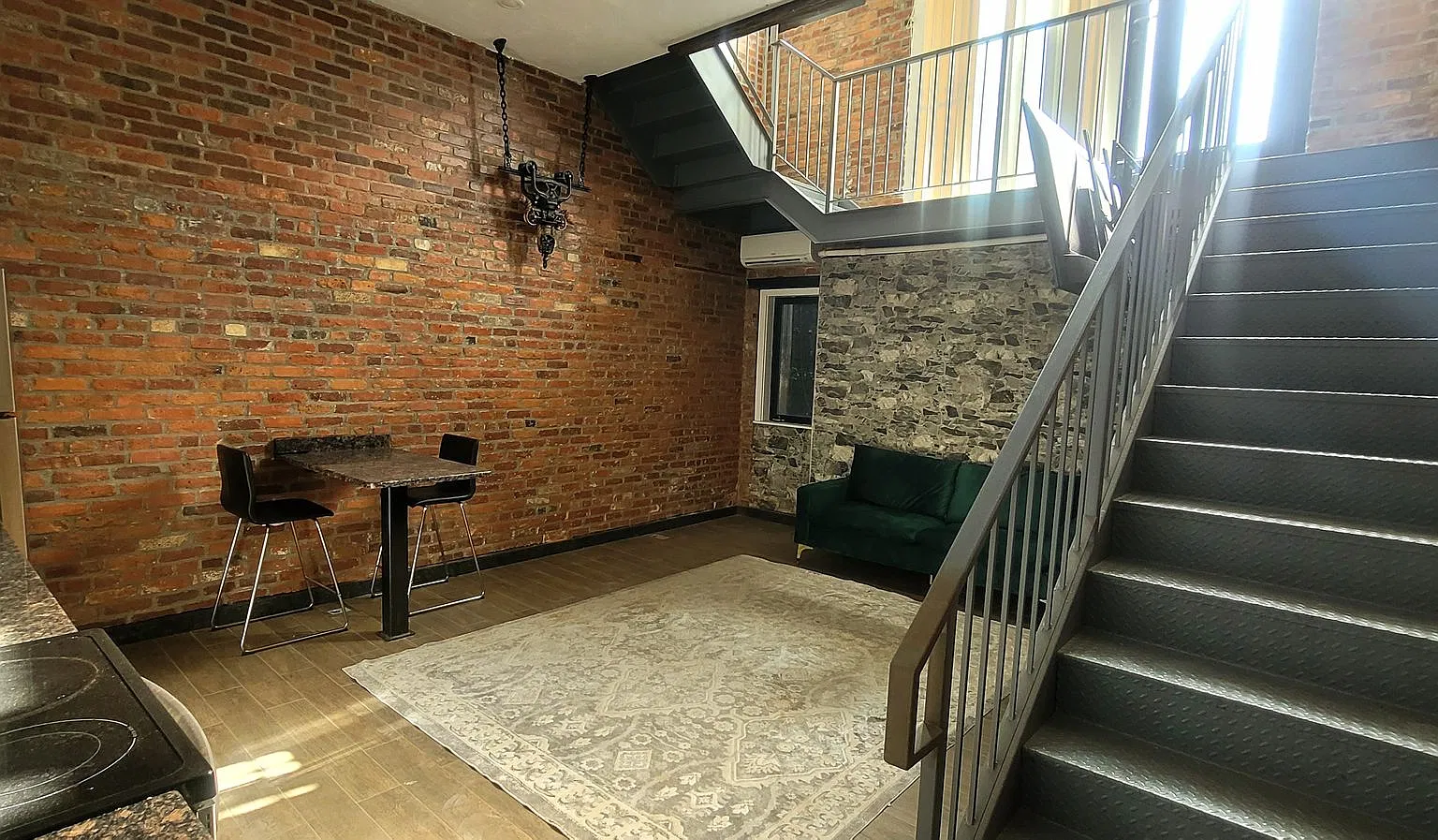 No Fee! Gorgeous, Unique, Luxury Loft Gem Right By Bu Campus & W/D In Unit. Your Friends Will Be ... — Photo 1