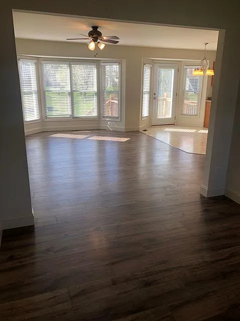 Building Photo - 2021 Ella Dr