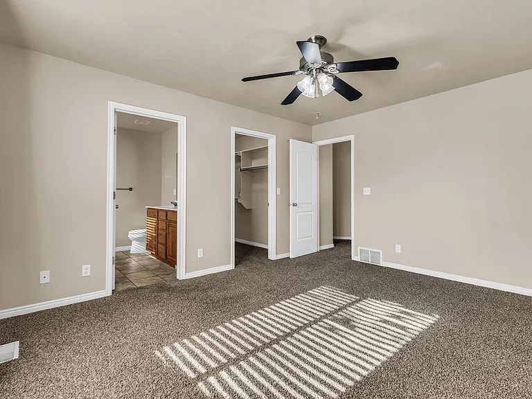 574 E 200 N — Photo 12