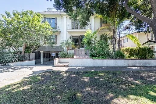 12740 Venice Blvd #11