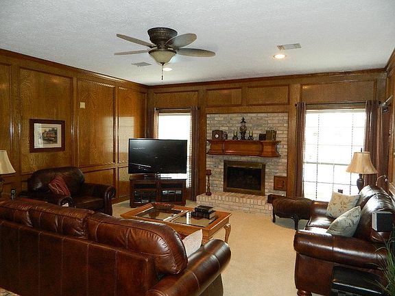 Another view lets you see how easily this large room accommodates large furniture.