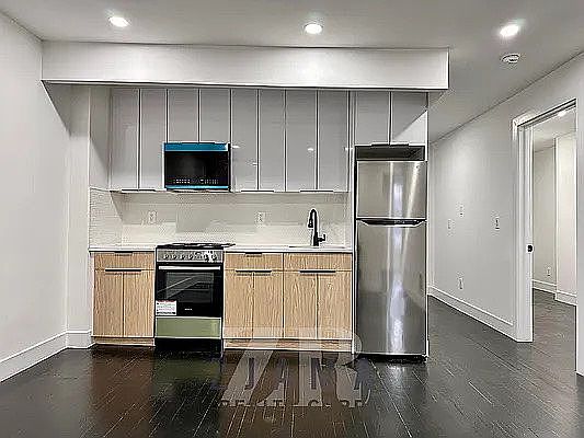 1st image of 2116 Regent Pl APT 2B