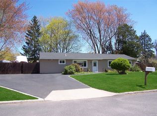 5 Kristina St, East Patchogue, NY 11772