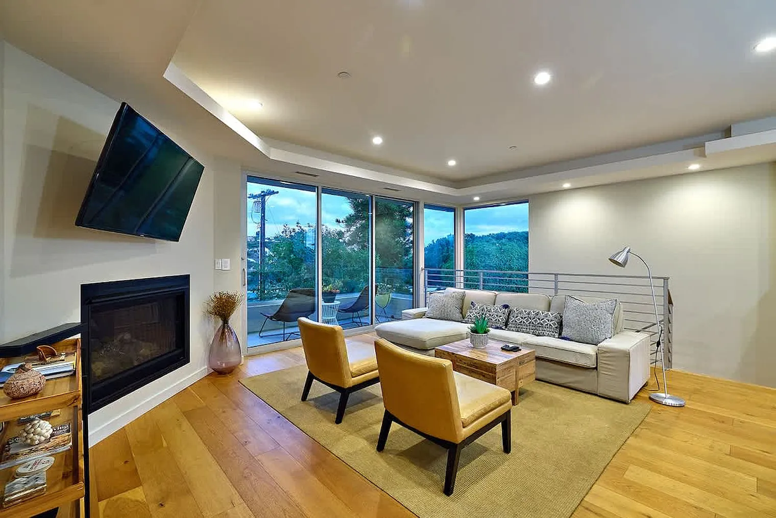 3 bed, 2.0 bath, 1463 sqft, $13,370 — Photo 2
