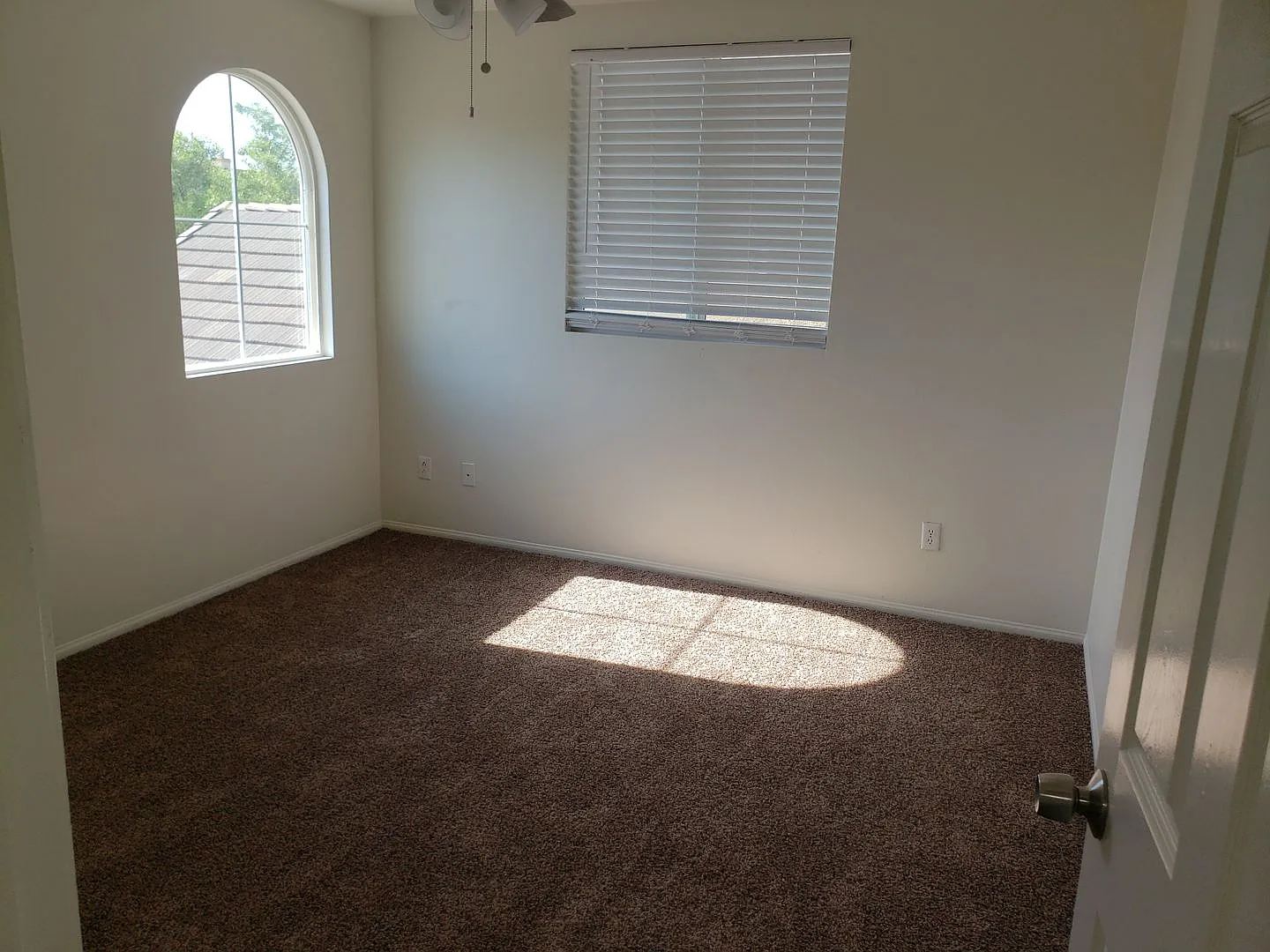 Beautiful 4 Bedroom 3 Bath — Photo 2