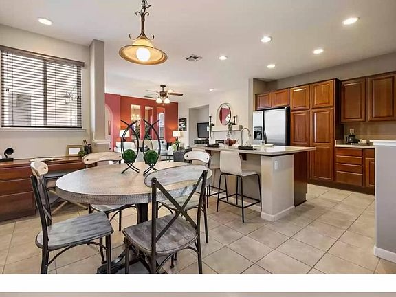 4th image of 371 Barnhart Cir